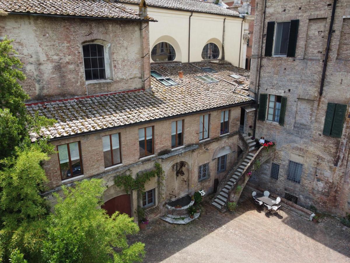 B&B Palazzo Bruchi Siena Bagian luar foto