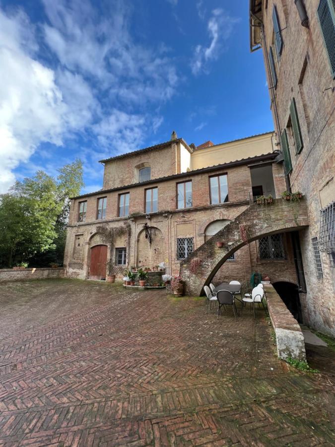 B&B Palazzo Bruchi Siena Bagian luar foto
