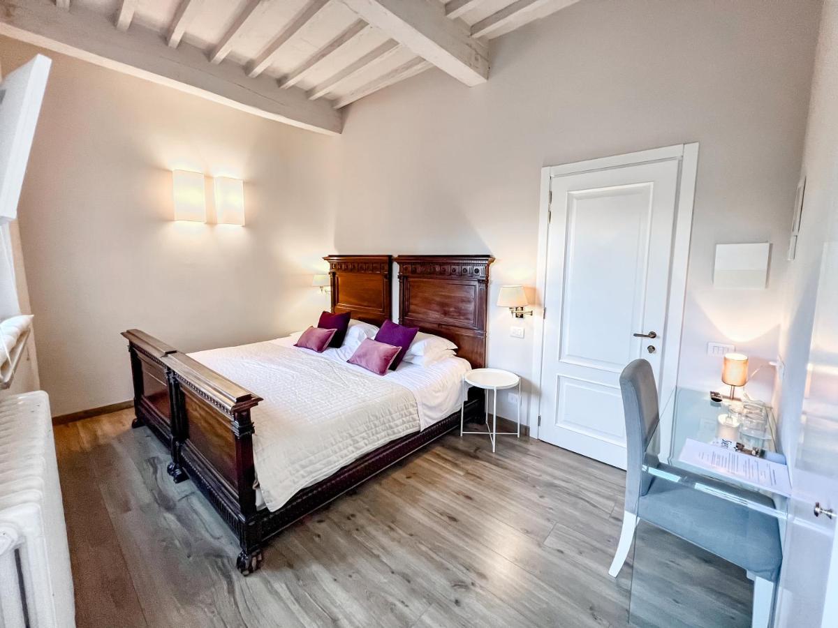 B&B Palazzo Bruchi Siena Bagian luar foto